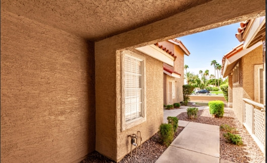 Building Photo - 1633 E Lakeside Dr