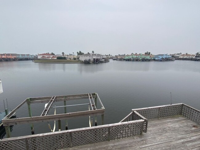 Building Photo - PADRE ISLAND HOME - EXTRA WIDE CANAL!