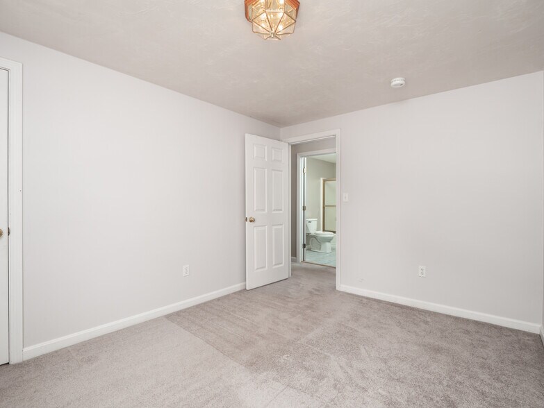 Bed 3 - 90A Loxwood St