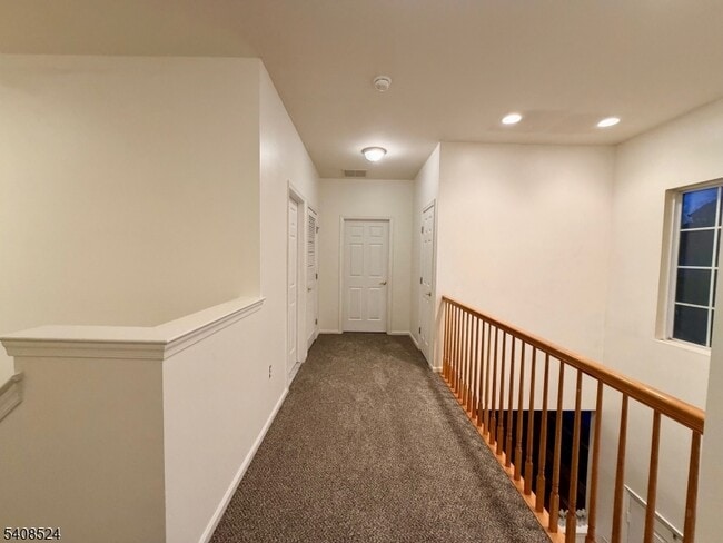 Building Photo - 43 Windsor Dr