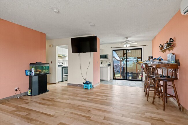 Building Photo - 3 Bedroom 1.5 Bath