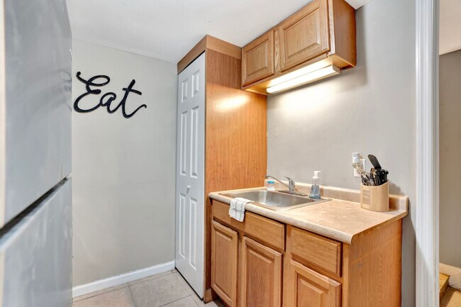 Building Photo - 408 Martin St