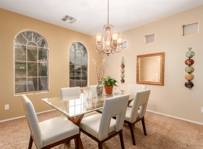 Building Photo - Amazing 4 bedroom In Lyons Gate!