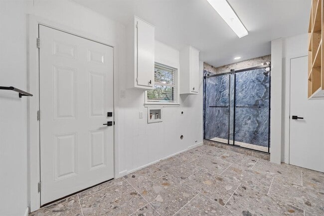 Building Photo - 2175 Park Rd