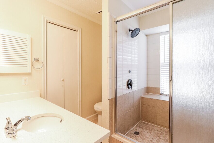 Building Photo - 20110 River Brook Dr