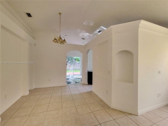 Building Photo - 4949 SW 134th Ave