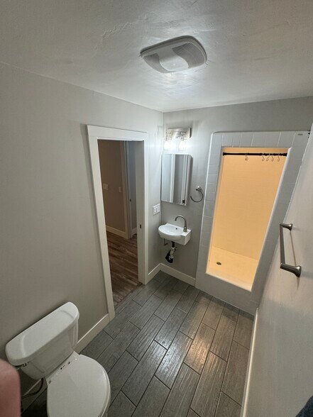 Building Photo - 225 2nd St