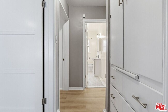 Building Photo - 1255 S Crescent Heights Blvd