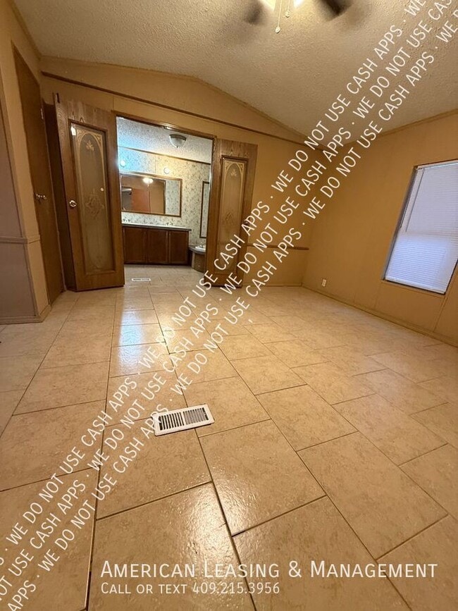 Building Photo - 2909 S Chestnut St