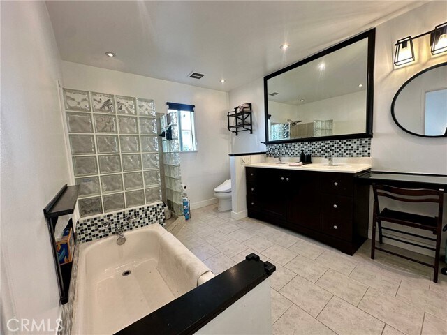 Building Photo - 206 W Mountain View Ave