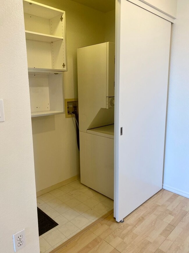 Building Photo - Available Now | 2 Bedroom, 1 Bathroom Apartment w/Scenic View from Enclosed Lanai | Kualana Knoll...