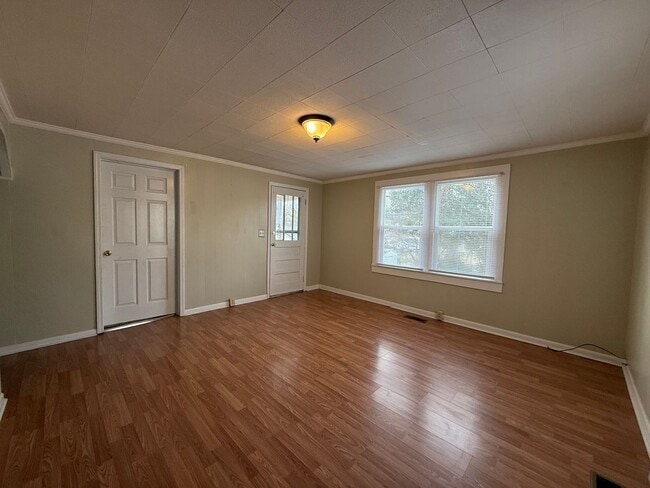 Building Photo - 3 Bedroom 1 Bathroom Home in Greeneville, TN