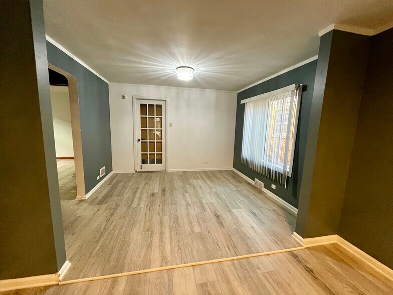 Building Photo - 3622 W 79th Pl