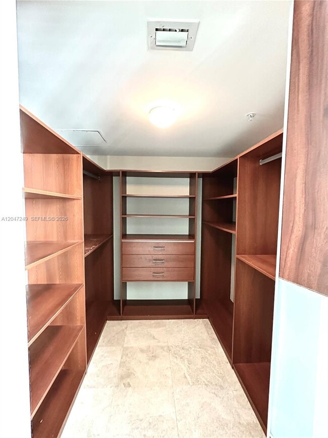 Building Photo - 1800 N Bayshore Dr