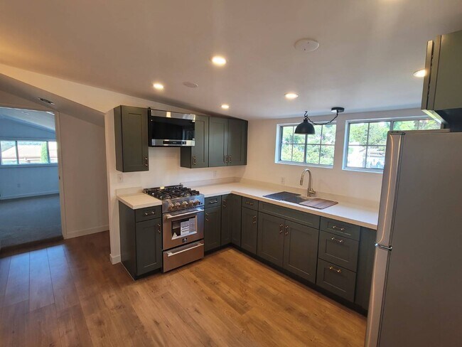 Kitchen - 7934 Zeus Dr