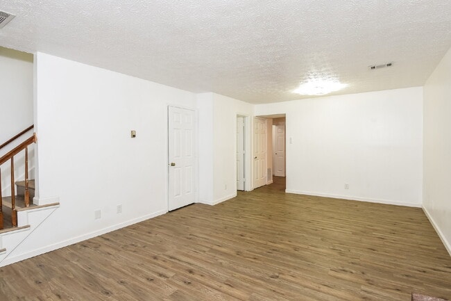 Building Photo - 1307 Sweet Pine Dr