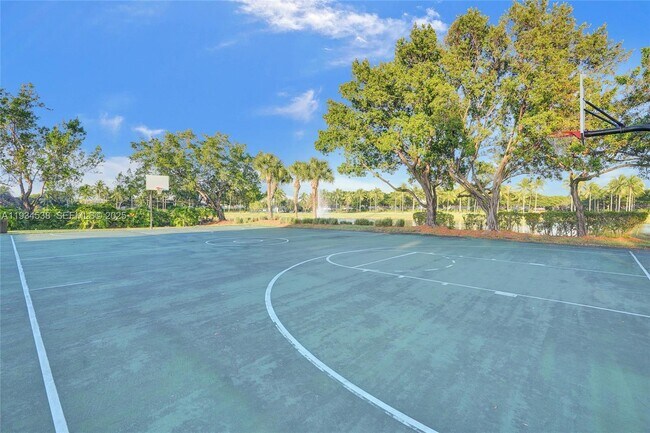 Building Photo - 712 Tulip Cir