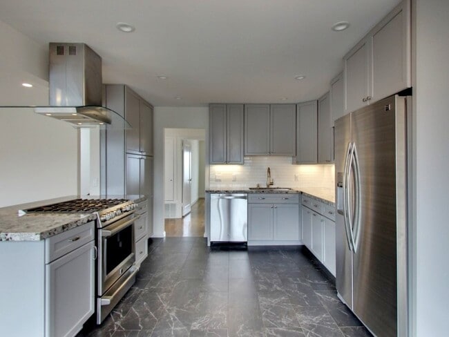Primary Photo - 2167 40th Ave