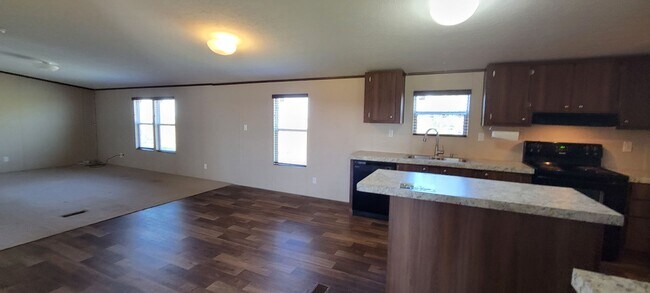 Building Photo - Easy Access to Austin Airport and Tesla