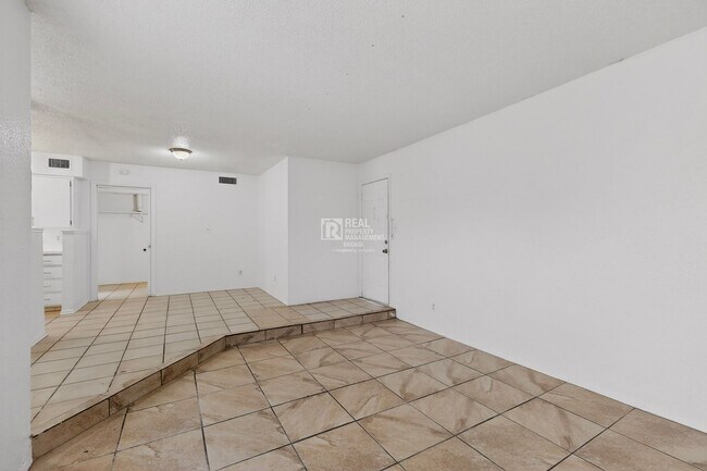 Building Photo - 6808 Trail Lake Dr