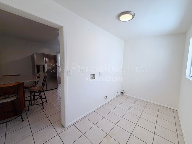 Building Photo - 2407 Fernleaf St