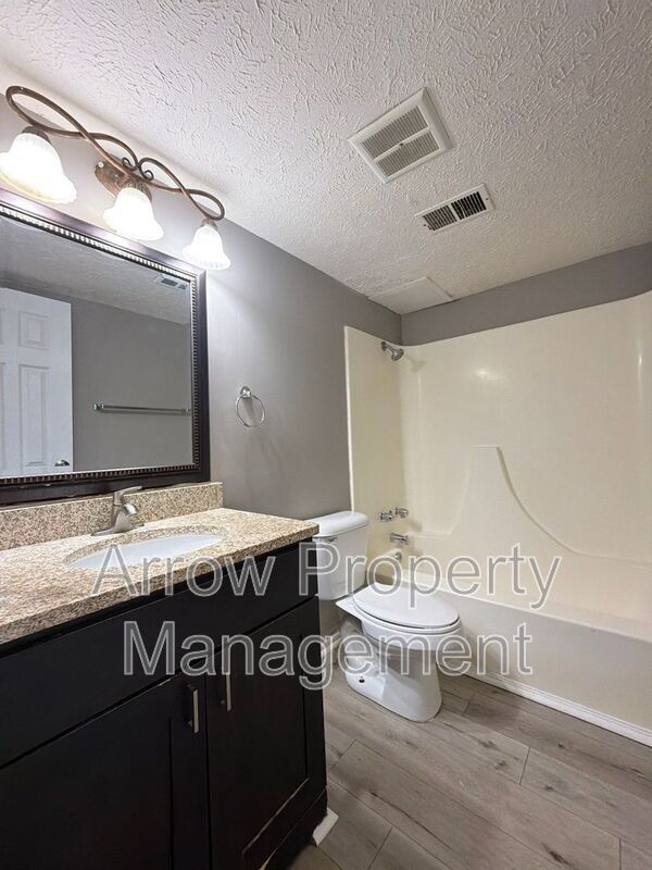 Building Photo - 2110 J St