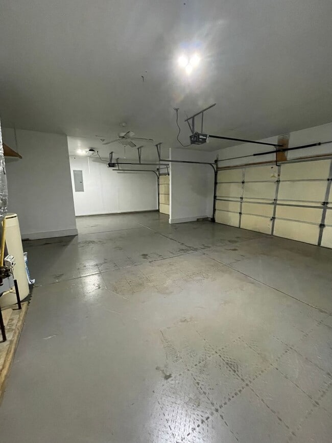 Building Photo - Beautiful 4 Bedroom Single Family Home - Harrison School District