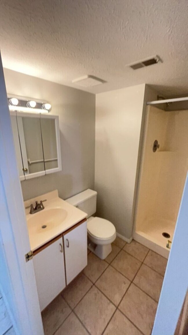 Building Photo - 2Br/2Ba Townhome in the J-town/Ferncreek area