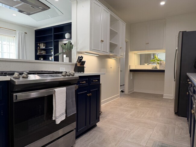 Building Photo - 1410 Forsythe Ave