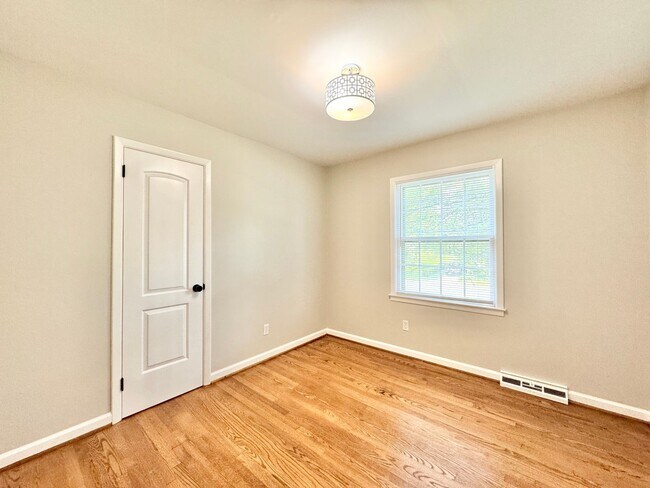 Building Photo - Adorable 3 Bed/2 Bath Off N Holden/Westridge