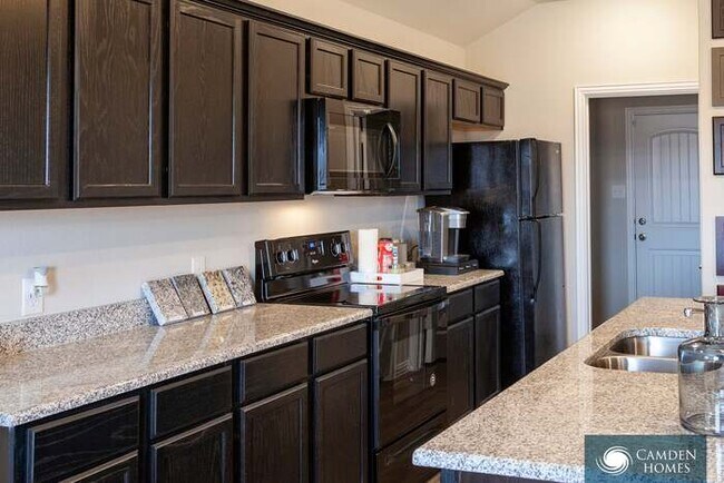 Building Photo - 10136 Spice Ln