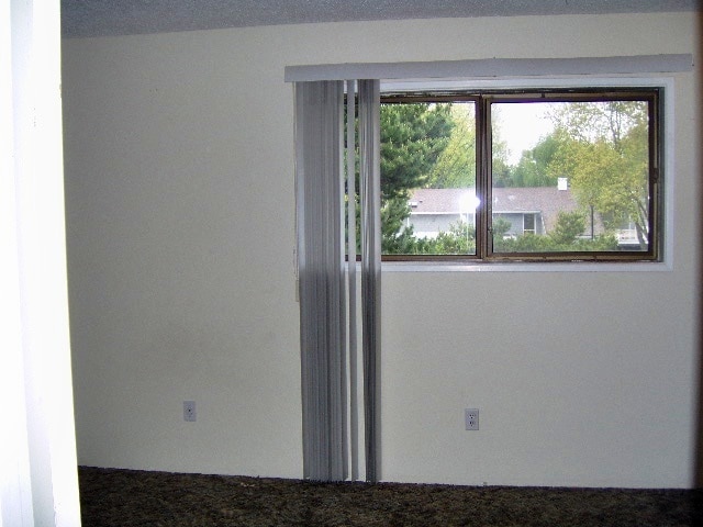 Building Photo - Cozy Townhouse! Water Sewer and Garbage Included!