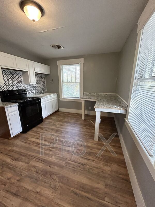 Building Photo - 112 Potlizer