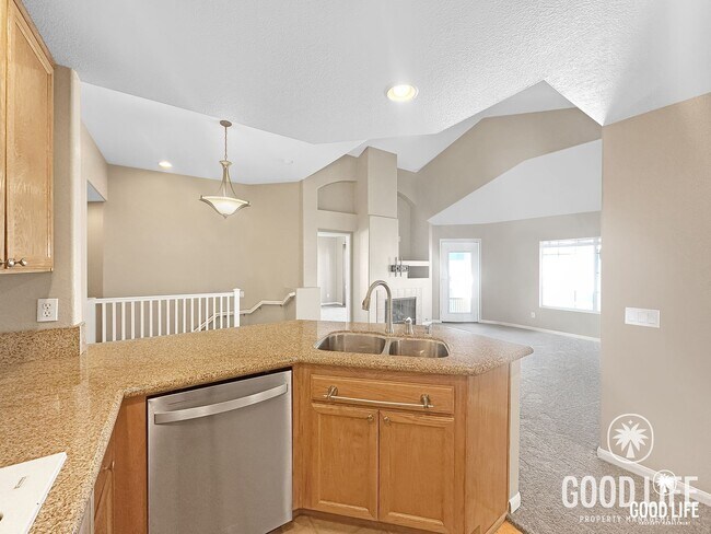 Building Photo - Great 2B/2BA Townhome in Scripps Ranch w/ New Carpets, A/C & Swimming Pool!