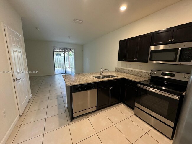 Building Photo - 25371 SW 115 Ct