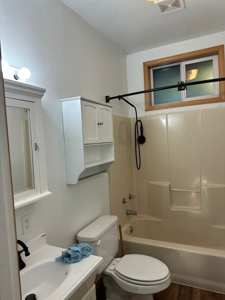 Building Photo - 63 Willow Cir