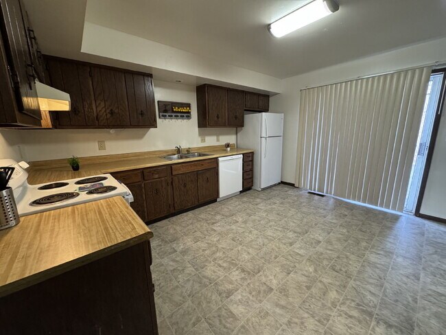 Building Photo - STOP SCROLLING — THIS TOWNHOUSE HAS IT ALL!