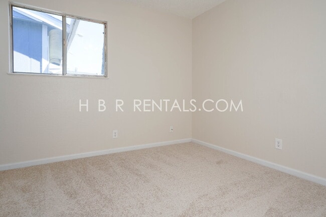 Building Photo - Spacious Family Retreat in Manteca, Ready ...