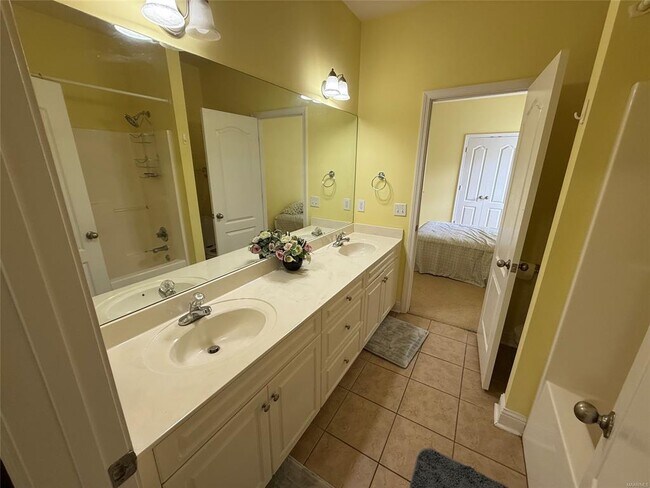 Building Photo - 9832 Helmsley Cir