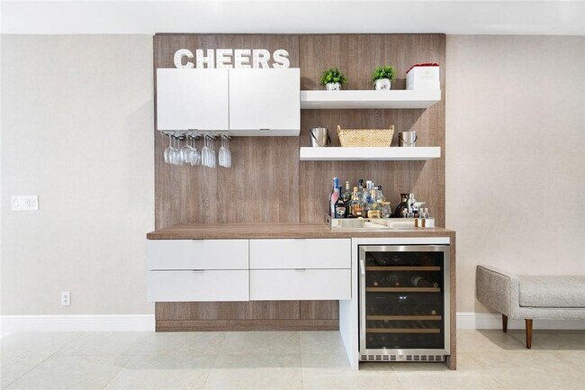 Building Photo - 2801 NE 59th St