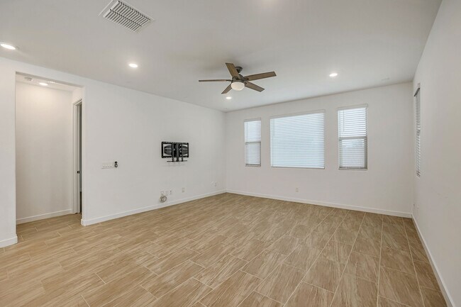 Building Photo - 12881 N 145th Dr