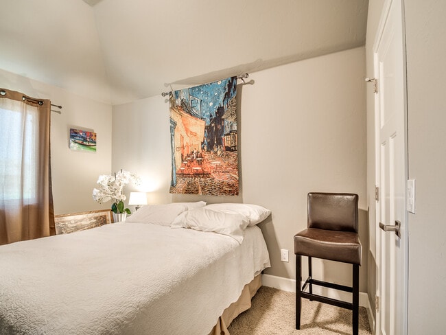 Building Photo - Modern 3 Bedroom with  Lofted Office - All...