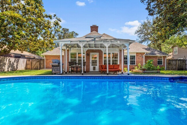 Building Photo - Spacious 4 Bedroom in Bluewater Bay w/ Large POOL!!