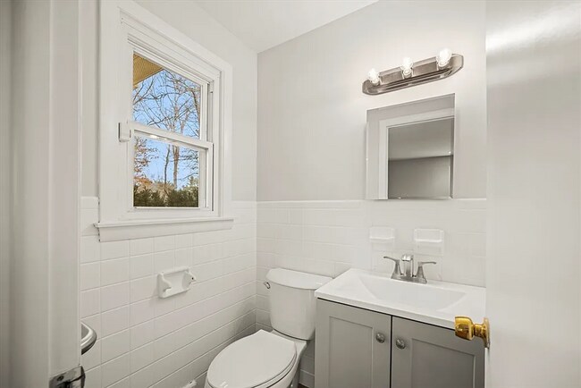 Building Photo - Beautiful Single Family Home for Rent in an Unbeatable Longmeadow Neighborhood!