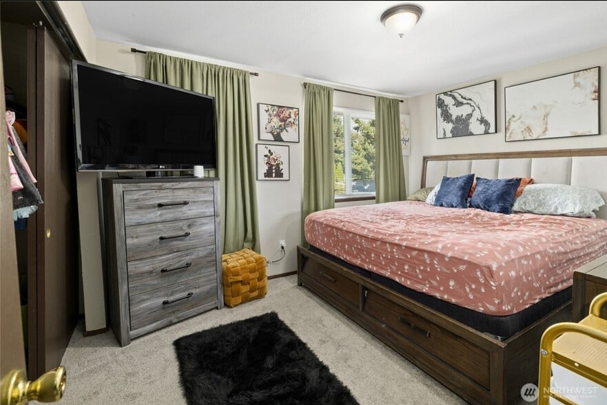 Building Photo - 429 37th St SE