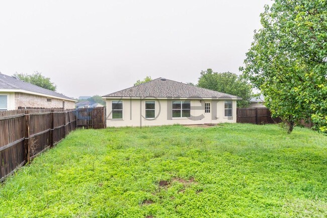 Building Photo - 419 Indian Meadow Dr