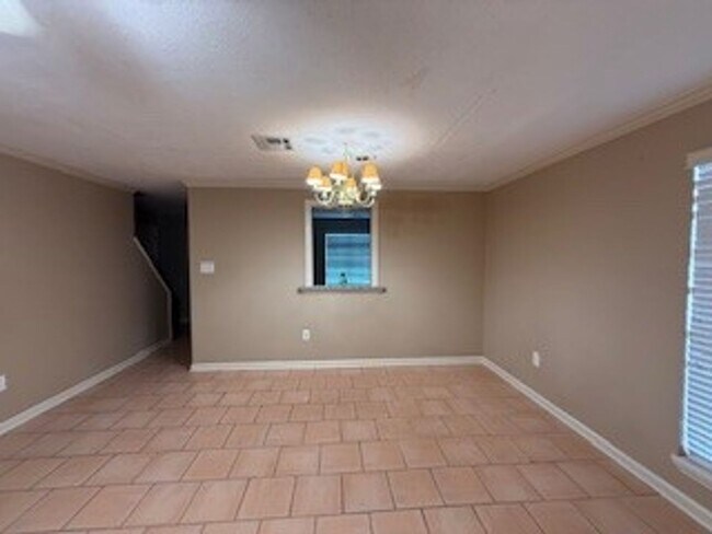 Building Photo - 4 Laura Dr