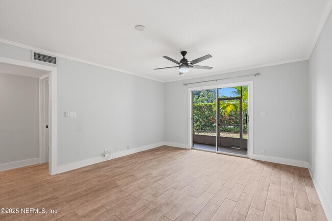 Building Photo - 22 Comares Ave