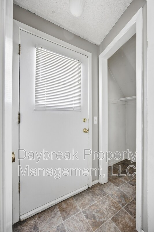 Building Photo - 1221 5th St S