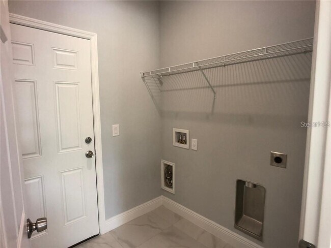 Building Photo - 205 Flounder Pl